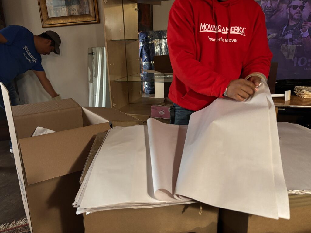 The top fine art movers packing to move local resident.